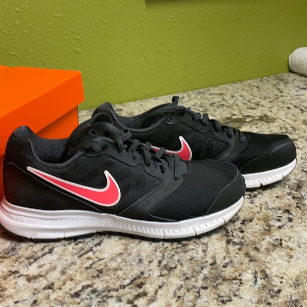 Nike Renew Rival - Black with Pink check size 8.5